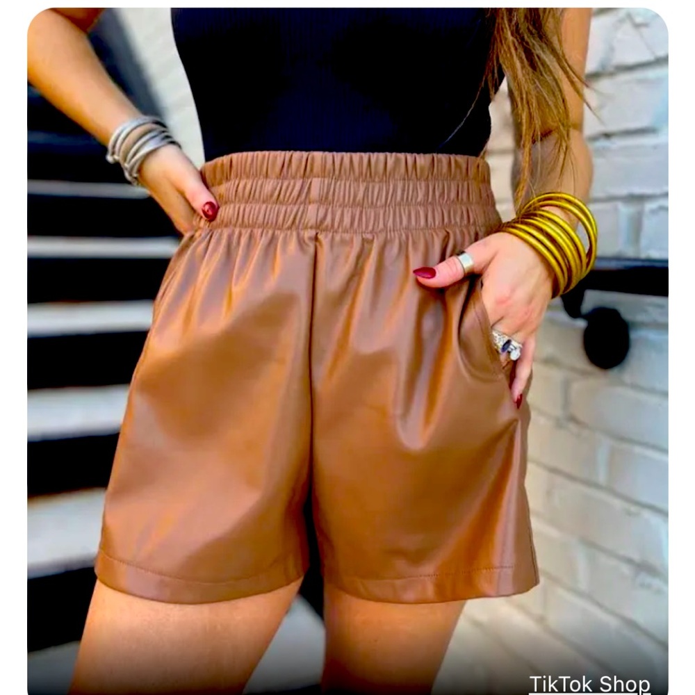 NWT ILLA ILLA Irreplaceable Faux Leather Shorts Walnut S